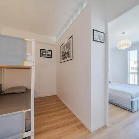 à 100m De La Plage, Climatisé Appartement *